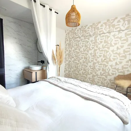 La Maison Des Moments بيت للعطل قرقشونه
